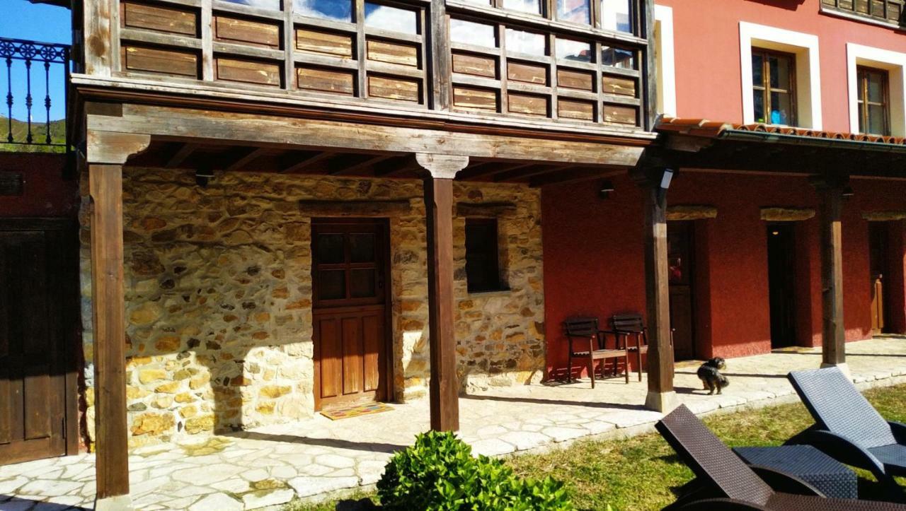 Hostal El interior de Gaia Arriondas Exterior foto